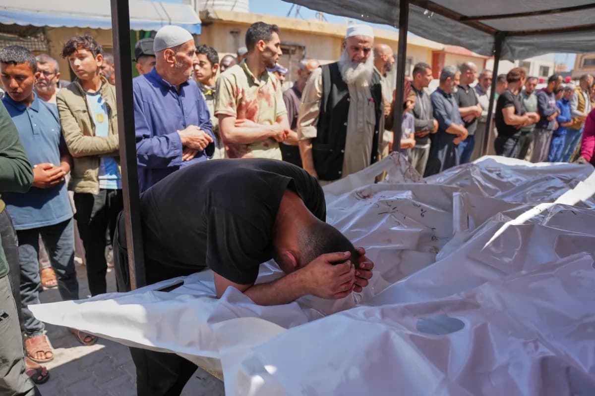 غزة تشهد يوم دموي وقتلى فلسطينيون