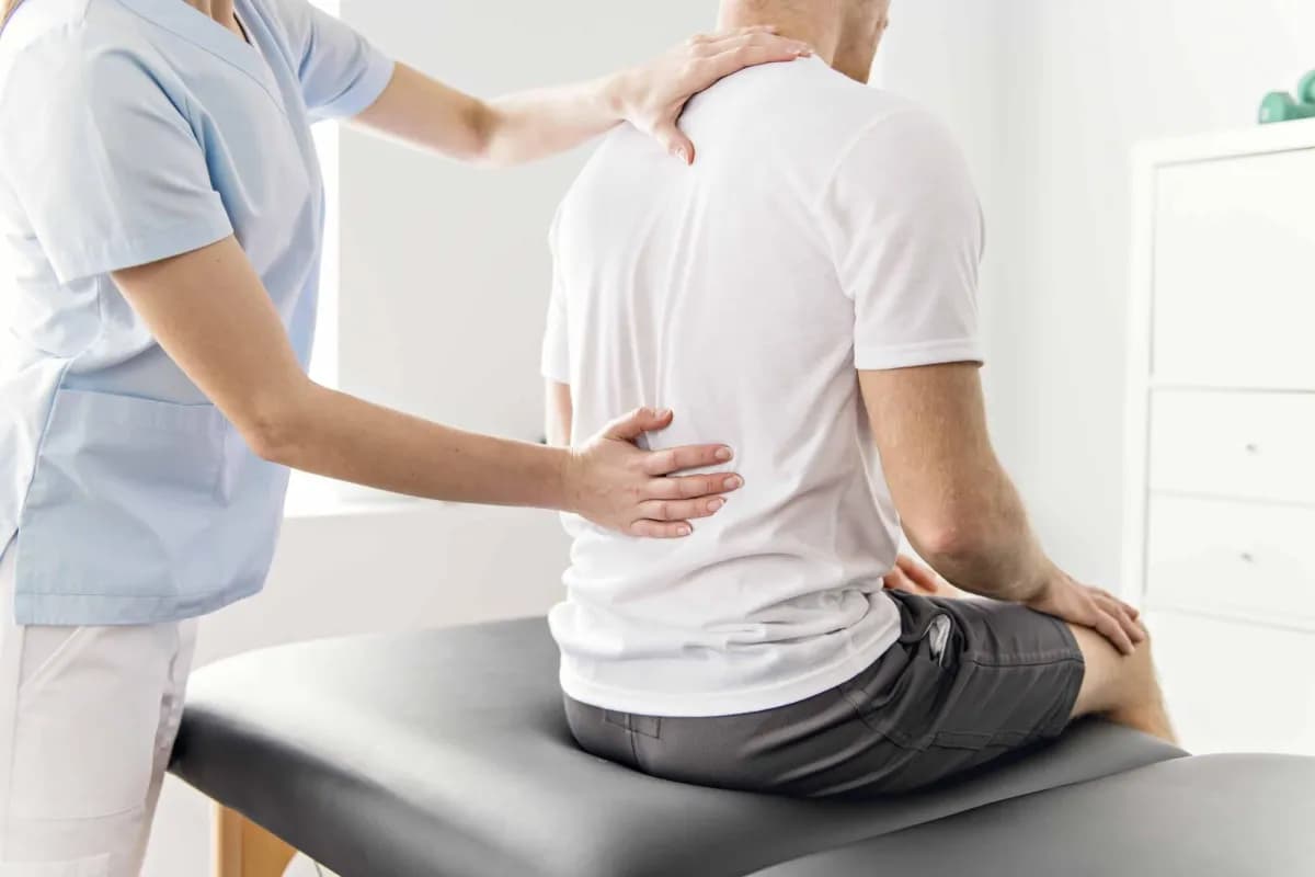طرق الوقاية من آلام الظهر مع التقدم في العمر
