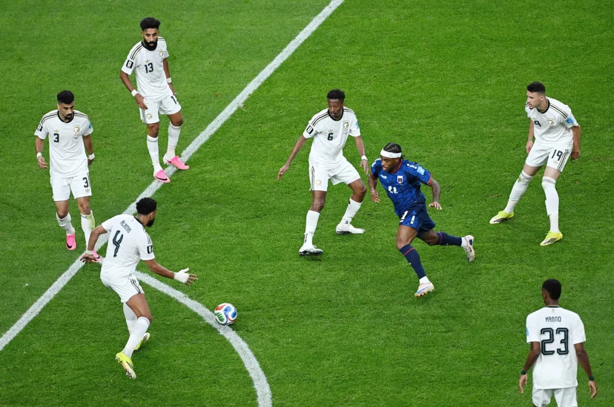 هل يدرس الدوري السعودي إلغاء حد اللاعبين الأجانب