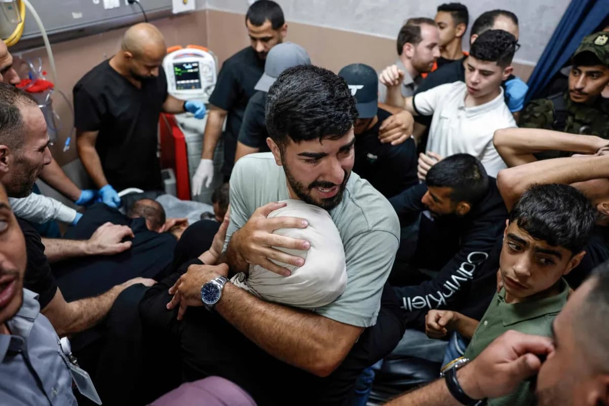 تحقيق مع ضابط إسرائيلي بعد إلقاء قنبلة صوتية داخل سيارة فلسطينيين في قلنديا