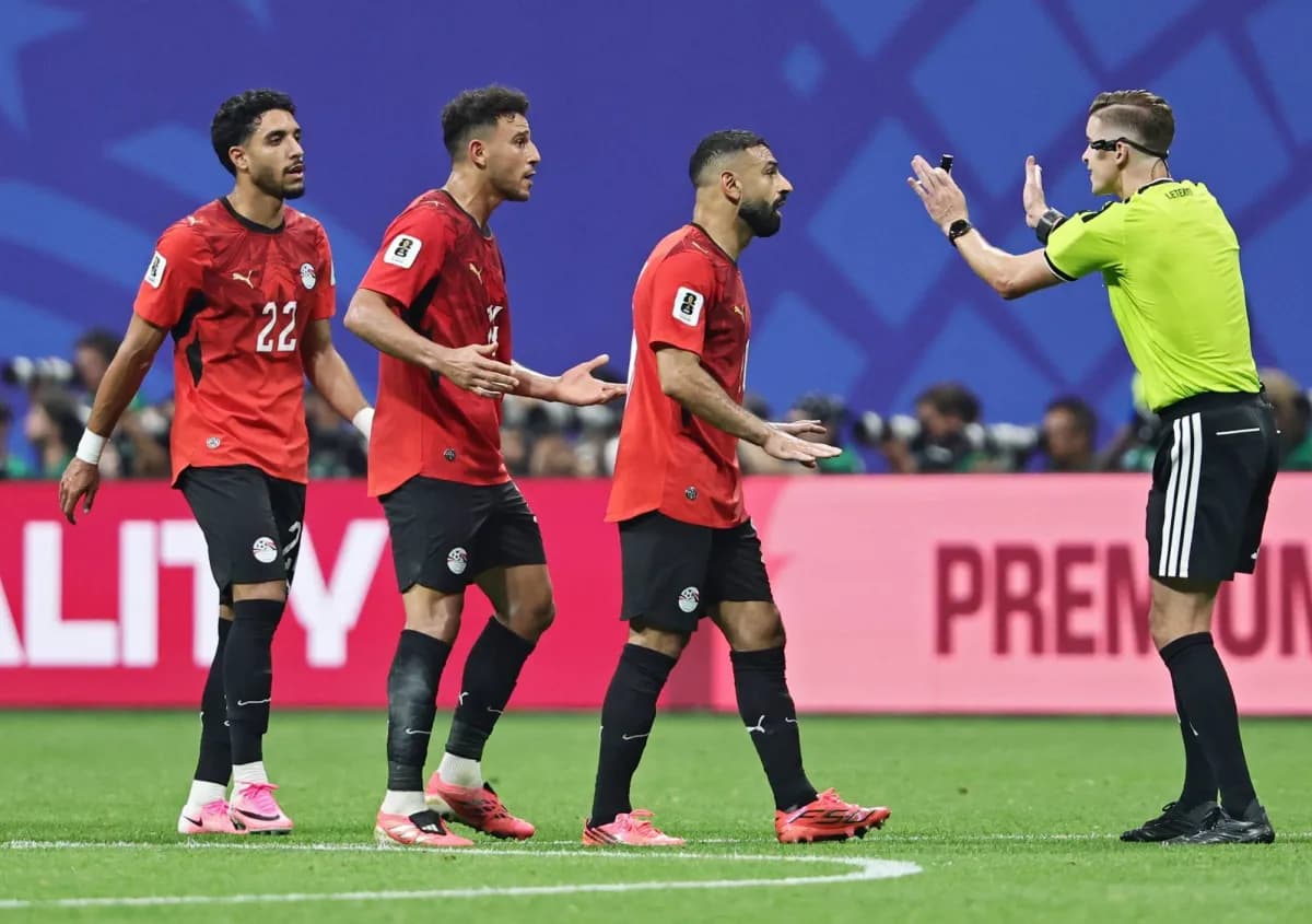 الصحافة العالمية: قرارات تحكيمية مثيرة للجدل تطيح بمصر من كأس العالم