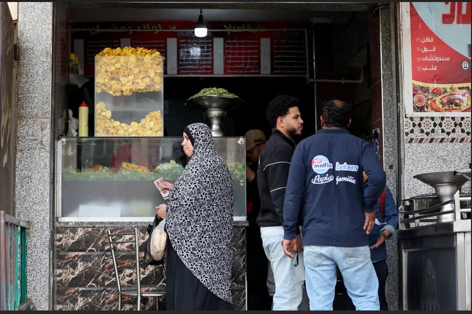 لماذا لا يلمس المصريون نتائج تباطؤ مؤشرات التضخم؟