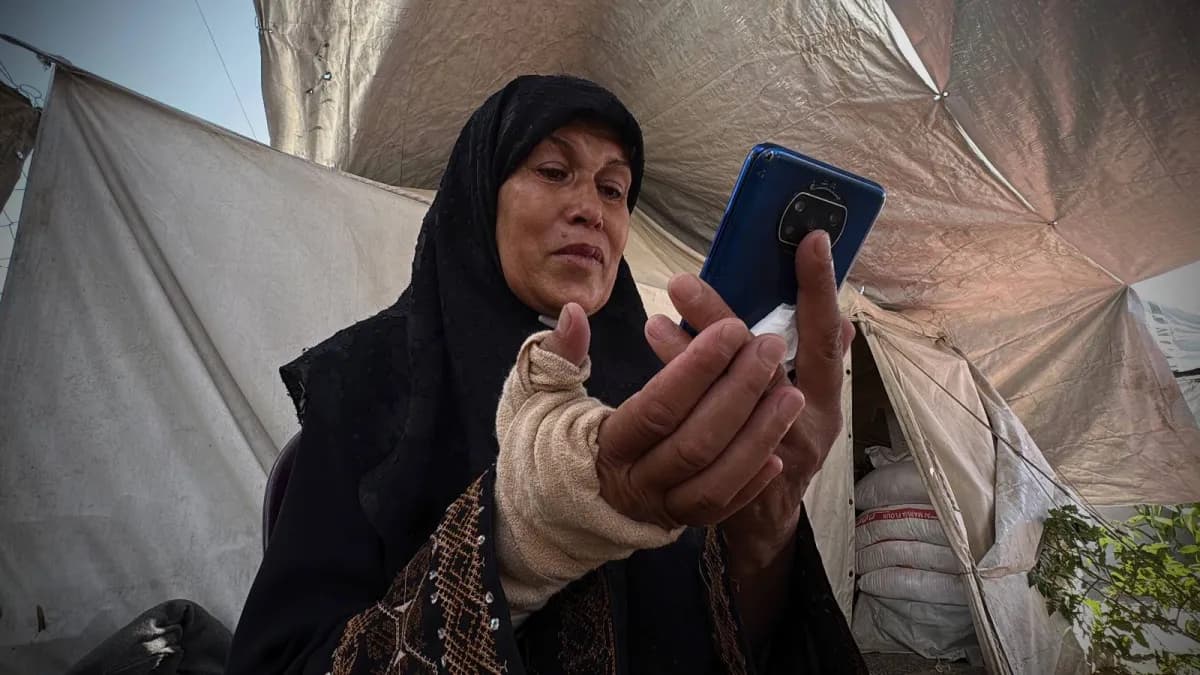 «هذا ابني».. ثلاث عائلات تتنازع الأمل في صورة أسير غزاوي