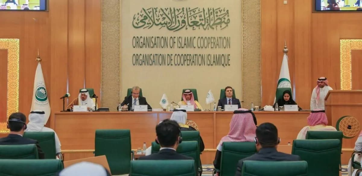 Islamic voices oppose Houthis' state dismantling