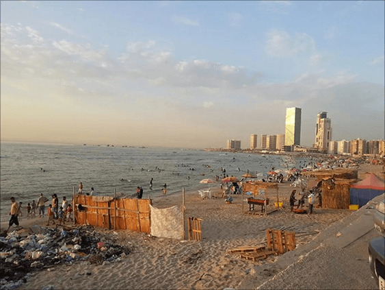 مركب يغرق قرب طرابلس
