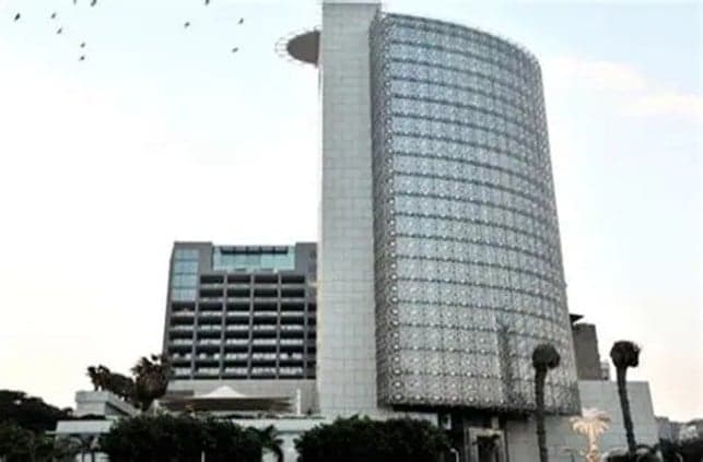 Embassy Hosts Numerous Figures at Hotel