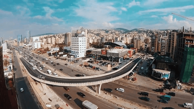 سيارة لباتيسري تقتحم جل الديب