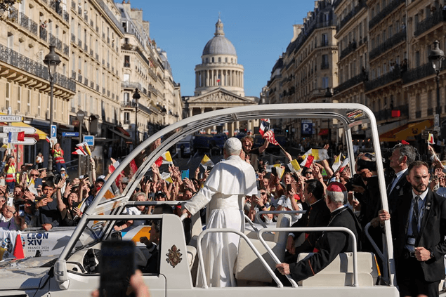 Crowds Anticipated at Champs-Élysées for Pope's Mass