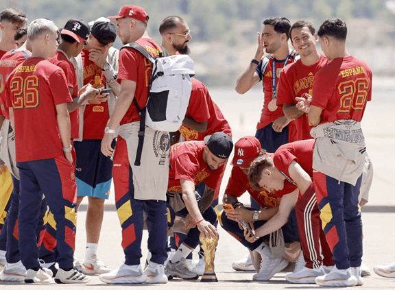 Spanish team arrives in Madrid