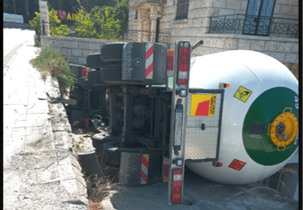 Gas truck overturns on Ain El-Tor