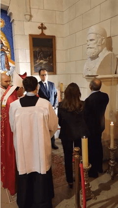 باسيل يقدّم تمثال البطريرك الحويك لكاتدرائية سيدة لبنان