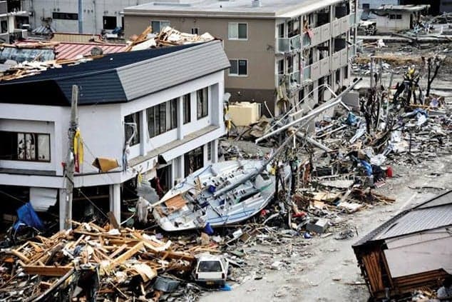 Japan 7.1 Magnitude Quake Disrupts Power Trains