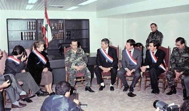 عون يوجه رسالة لميتران بشأن انسحاب سوريا