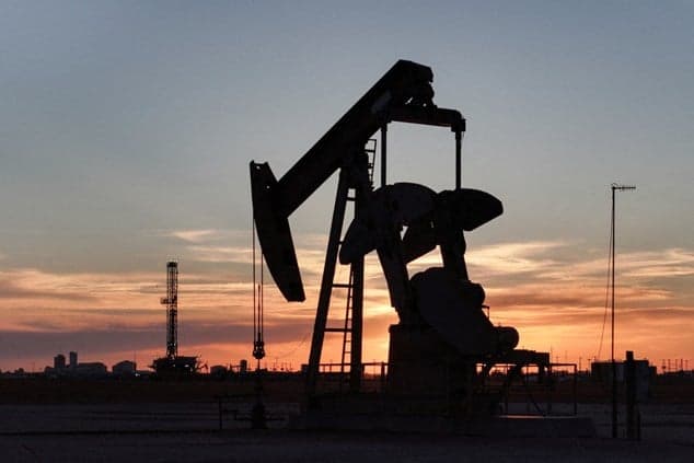 tayyar.org – Oil prices climb
