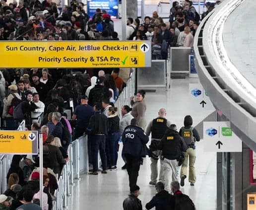 American airports target phones and visas
