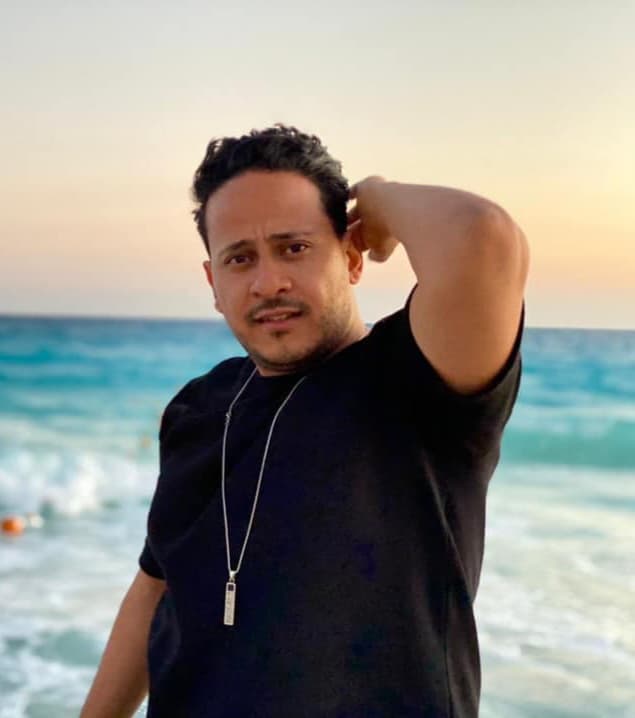 كريم عفيفي يبرز بتحول في مظهره بعد خسارة الوزن
