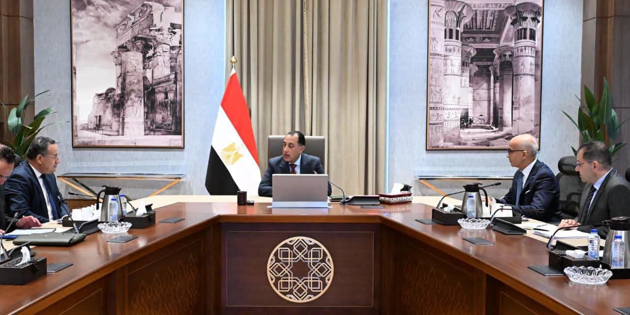رئيس الوزراء يراجع التعاون مع إكستر لإنشاء حرم دولي في السويس