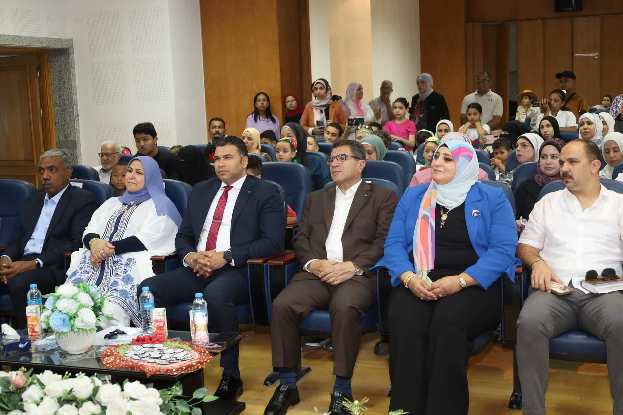 محافظ السويس يروج للأنشطة الصيفية لتطوير مواهب الطلاب