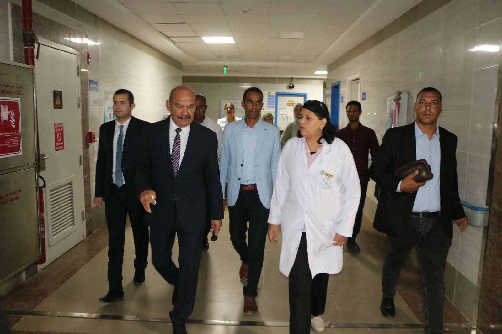محافظ السويس يزور المركز الطبي بمحروسة
