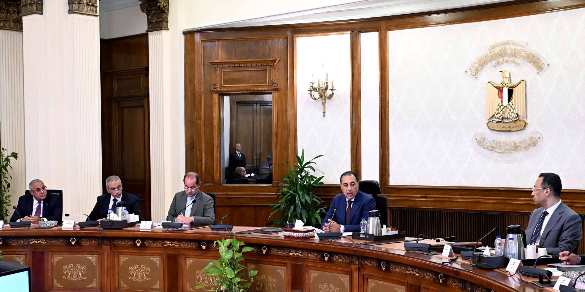 رئيس الوزراء يطلع على مشاريع تكنولوجيا المعلومات والتحول الرقمي في السويس
