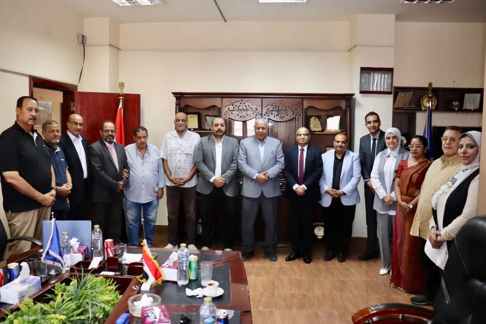 الغرفة التجارية بالسويس تتباحث مع سفير سريلانكا حول التعاون التجاري