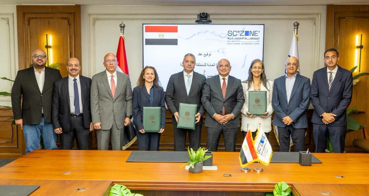 رئيس اقتصادية قناة السويس يوقع عقد مشروع نافذ مصر