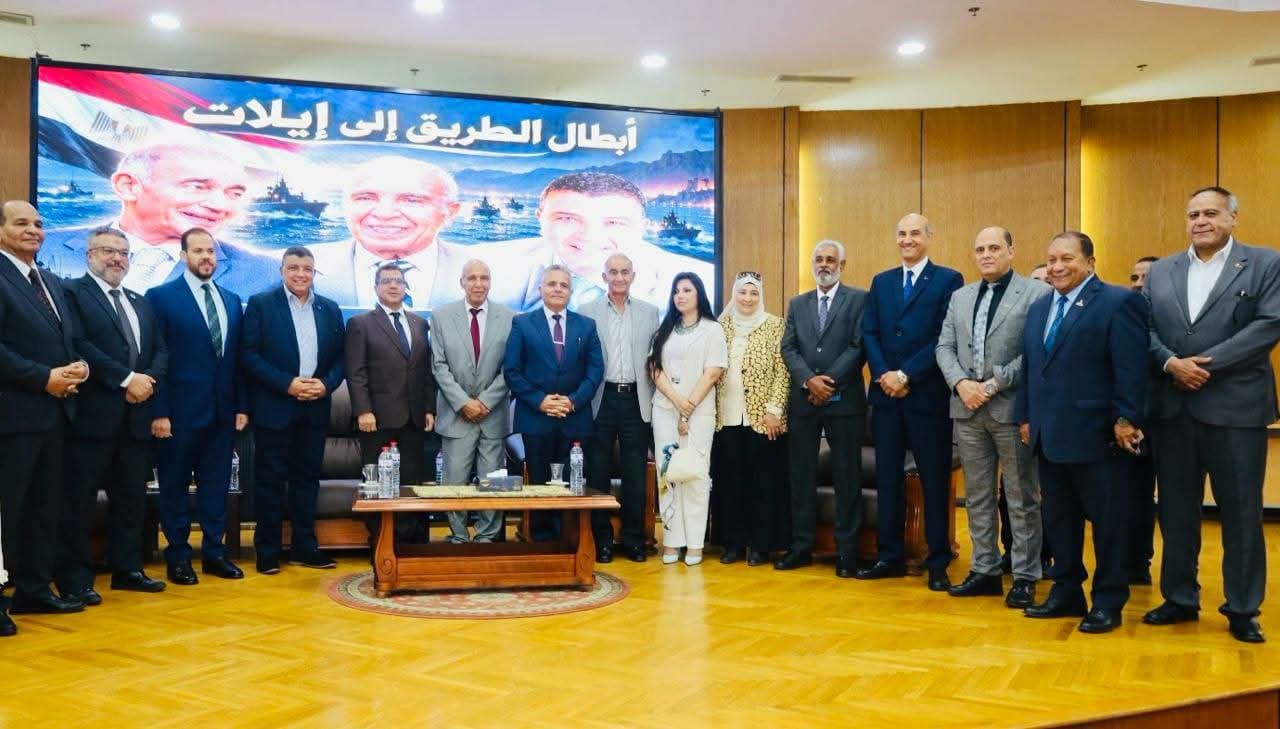 محافظ السويس يدعو لتعزيز الوعي الوطني وتذكّر بطولات أكتوبر