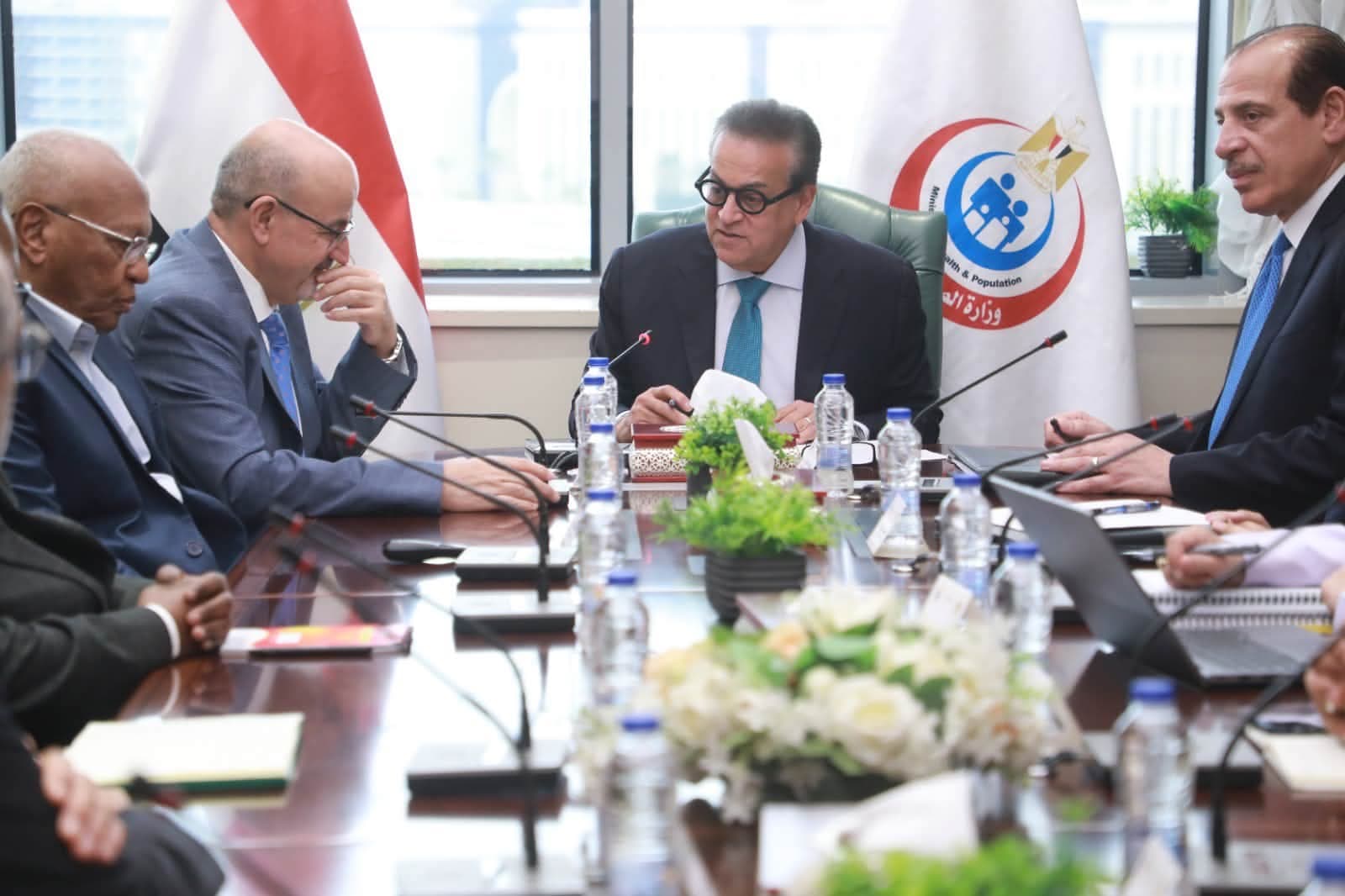 وزير الصحة يلتقي وفد منظمة الصحة العالمية لمناقشة جاهزية مصر لشهادة خلو البلهارسيا