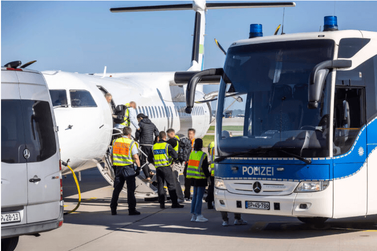 Germany deported 282 Tunisians with force used on 32