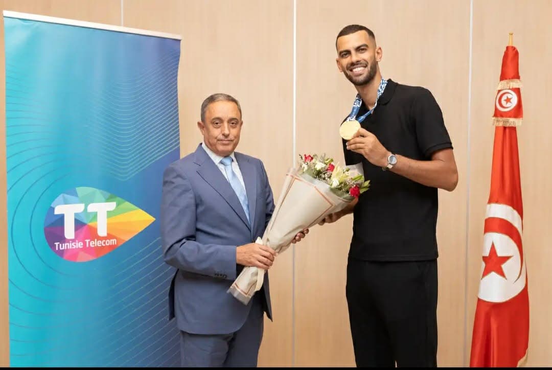 اتصالات تونس تكرم اللاعب فراس القطوسي