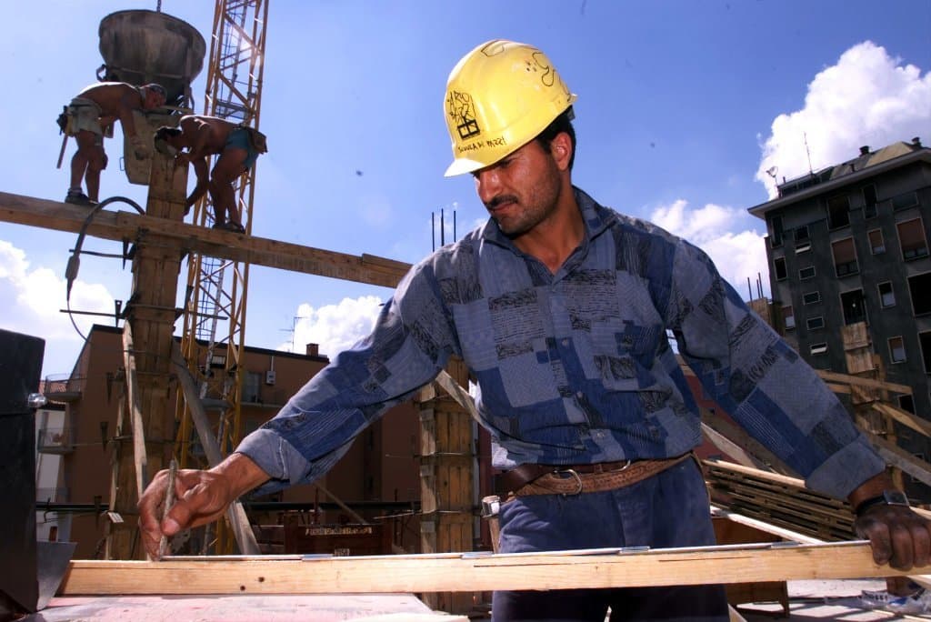74 Tunisians Arrive in Italy for Construction Work