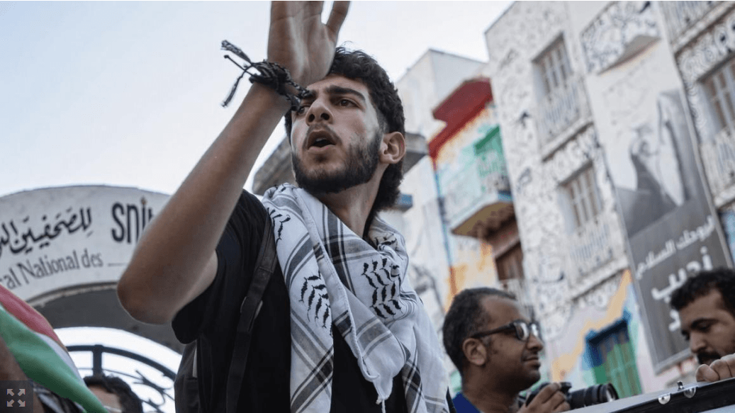 تونس تعتقل وتفرج عن آدم مبارك