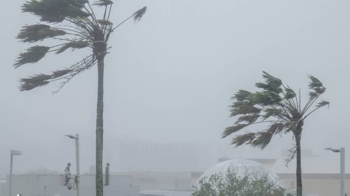 Hurricane Bafi damages Rota