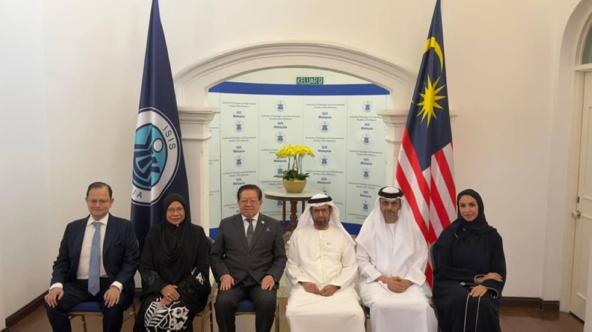 Al Nuaimi reviews Emirati approach to combating extremism in Kuala Lumpur