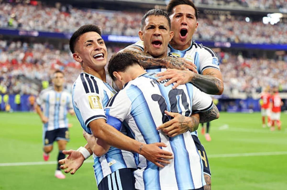 حلم ميسي وتحدي ألفاريز يقلقان كوبارسي