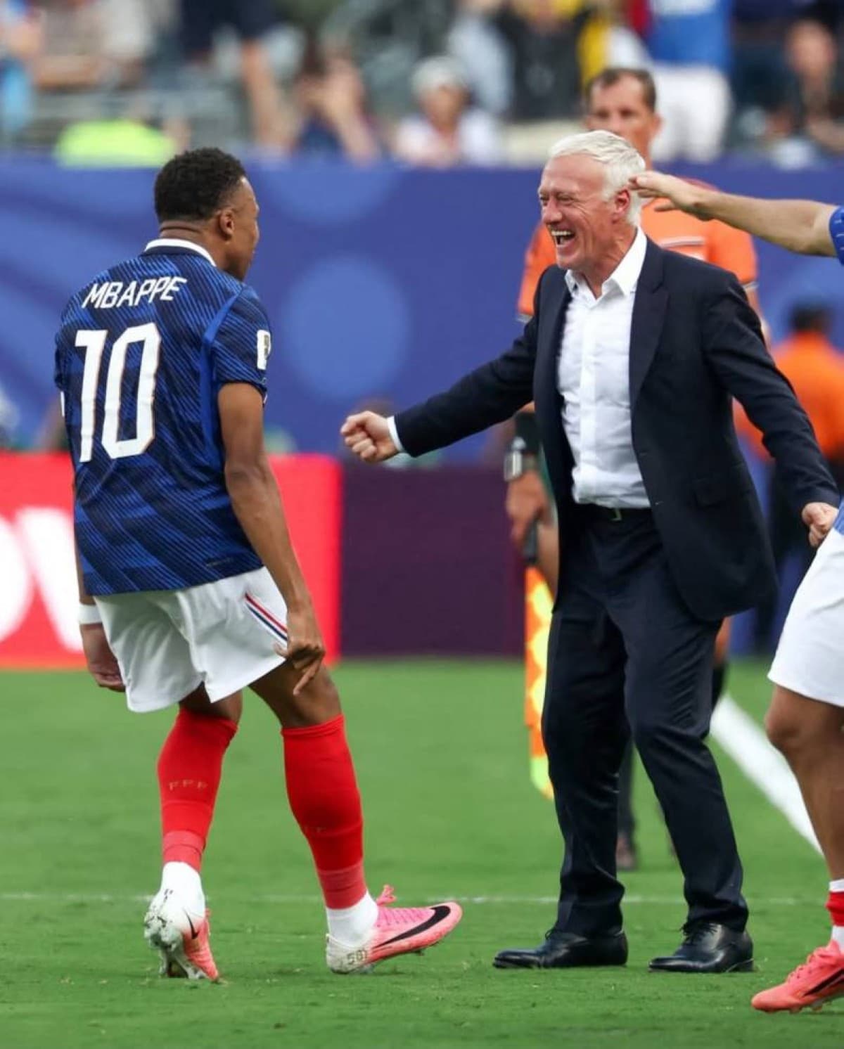 Mbappé honors Deschamps with farewell