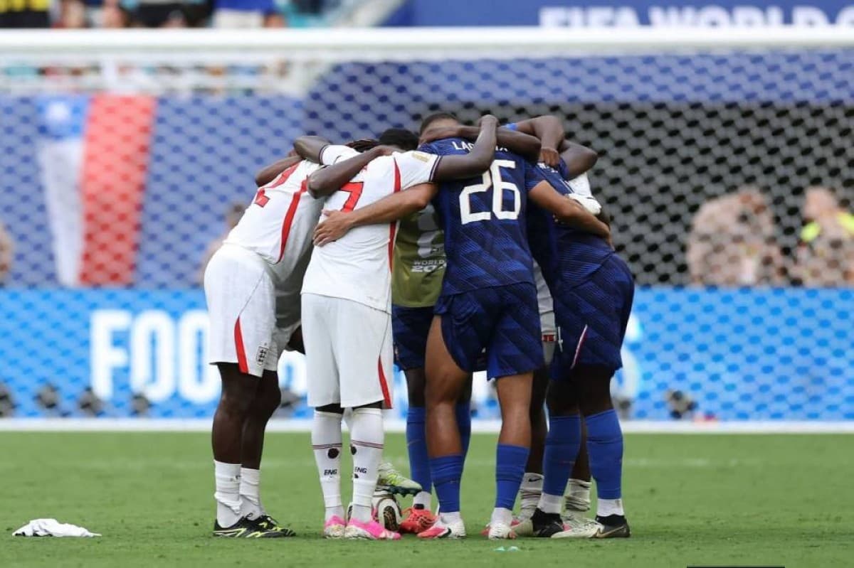 England and France players share moment