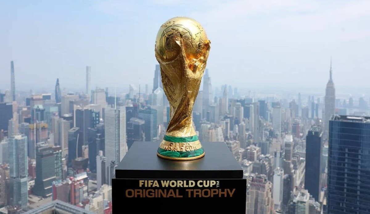 لماذا لا يحتفظ بطل المونديال بالكأس الأصلية