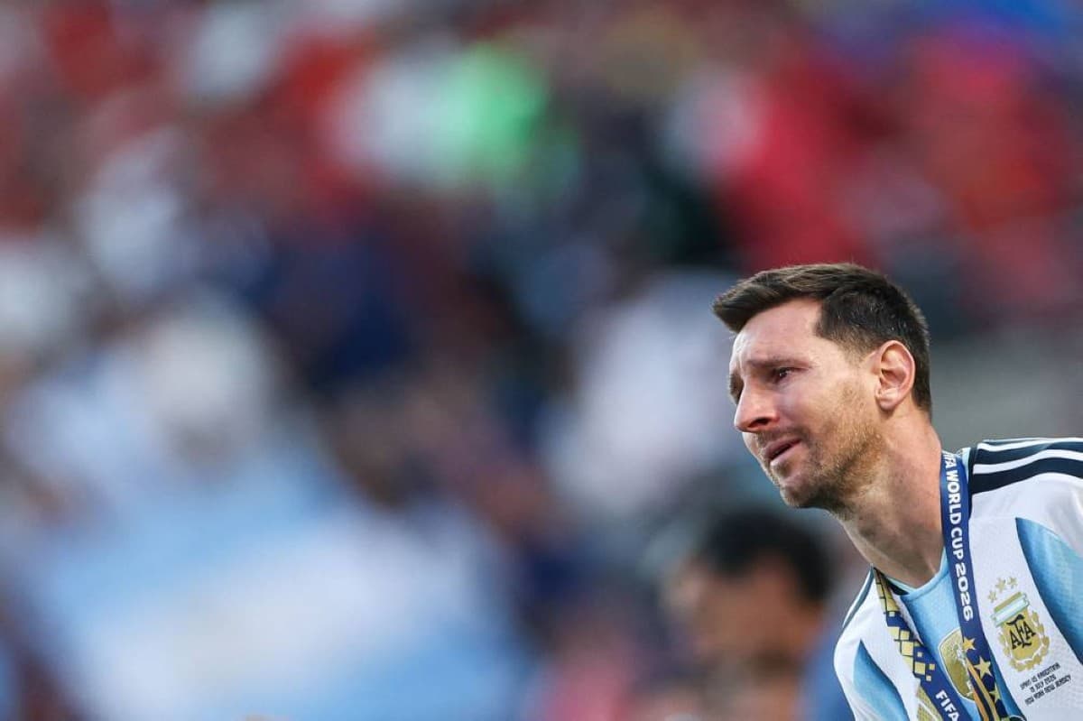 Messi says goodbye to Argentine supporters