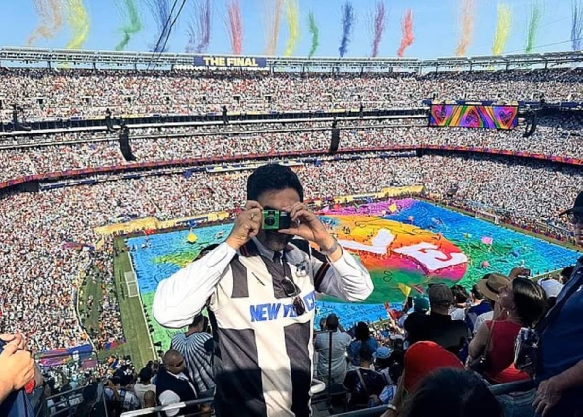 Mamdaní joins fans at World Cup final