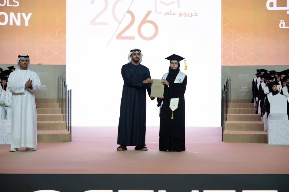 زايد بن محمد يشهد تخرج 1282 من مدارس التكنولوجيا