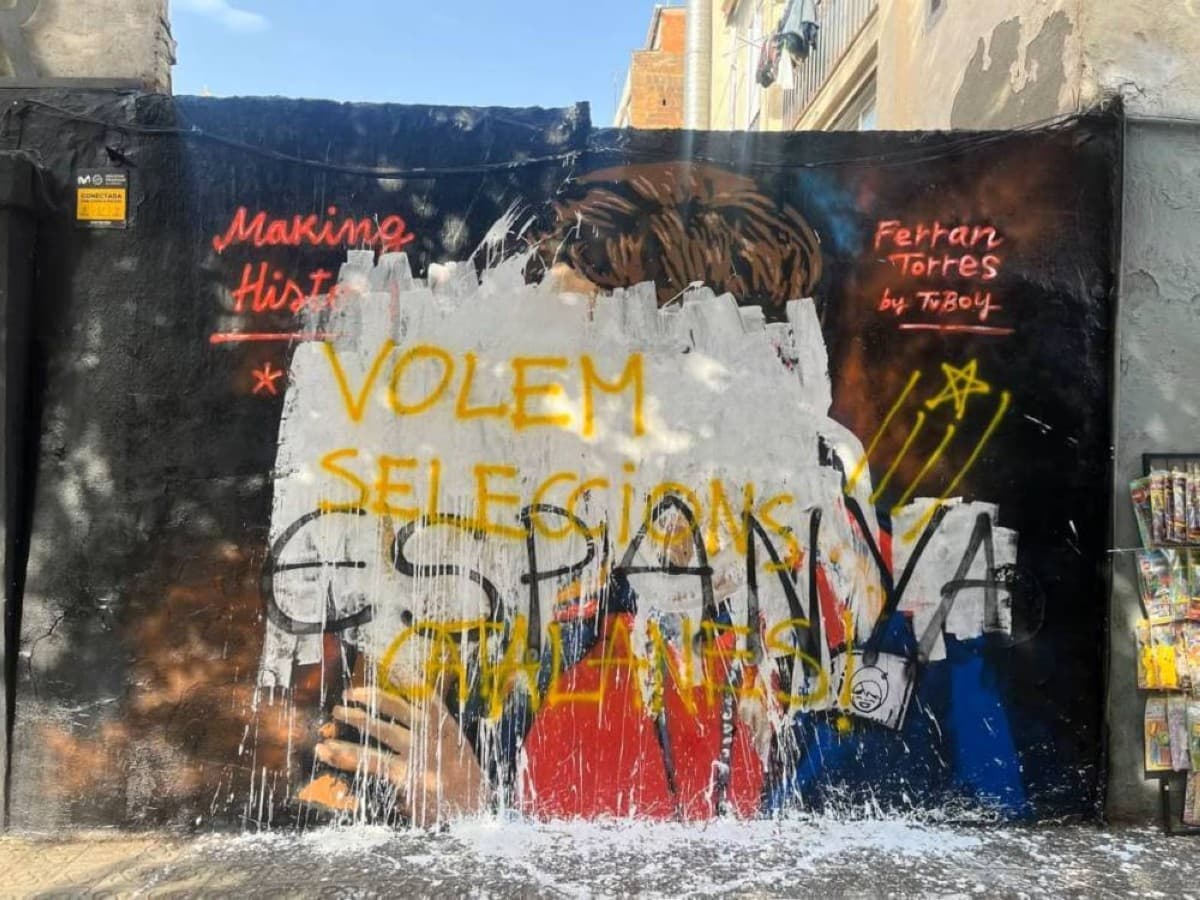 Barcelona mural honors World Cup winner