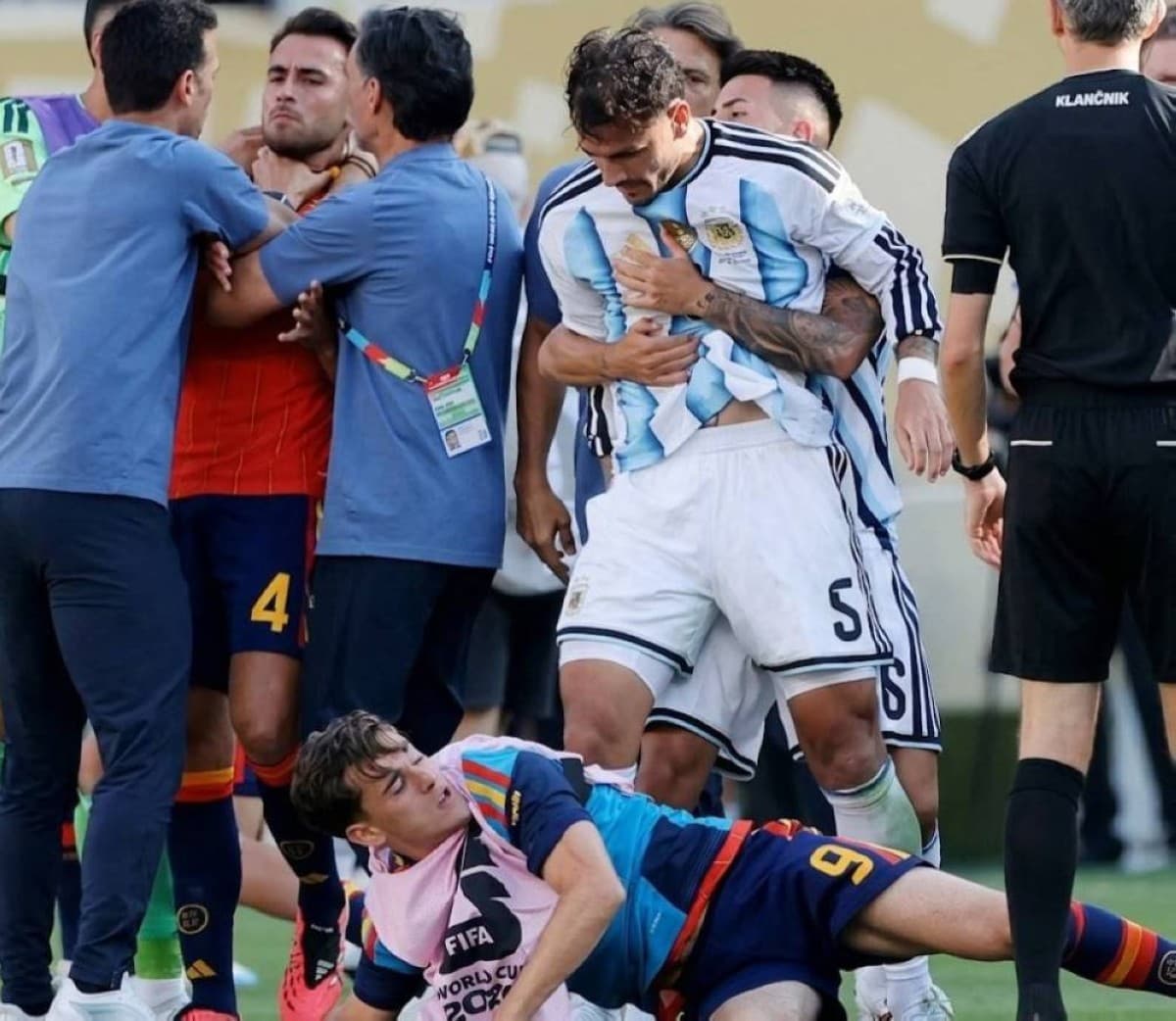 Scaloni’s assistant admits, Gabi defends Paredes