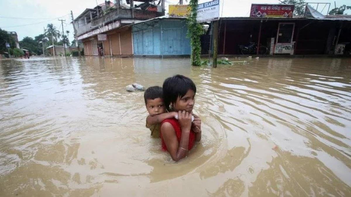 Floods in India cause 50 deaths and displace 700,000
