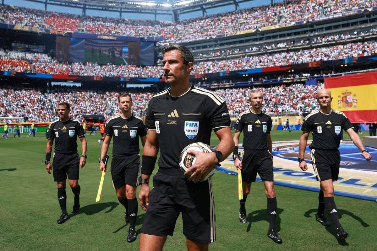 Referee announces World Cup retirement