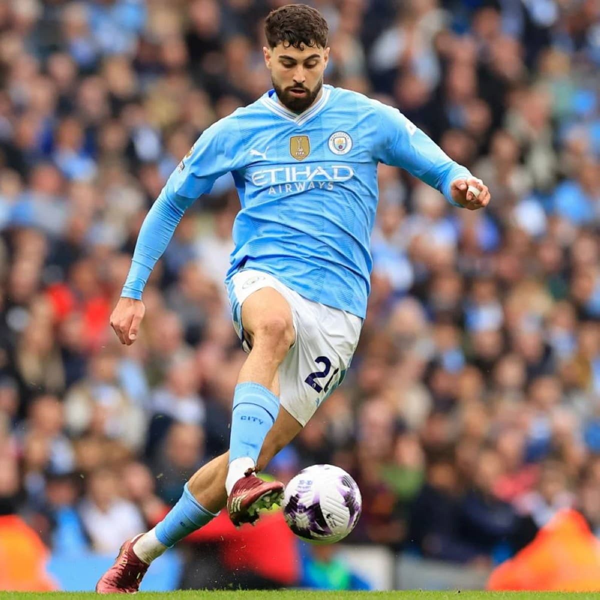 Guardiola signs new City deal until 2031