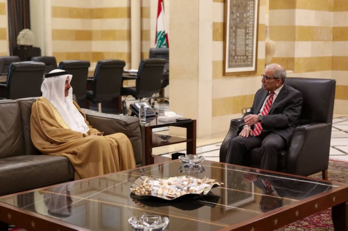 Ghobash and Salaam discuss UAE-Lebanon ties