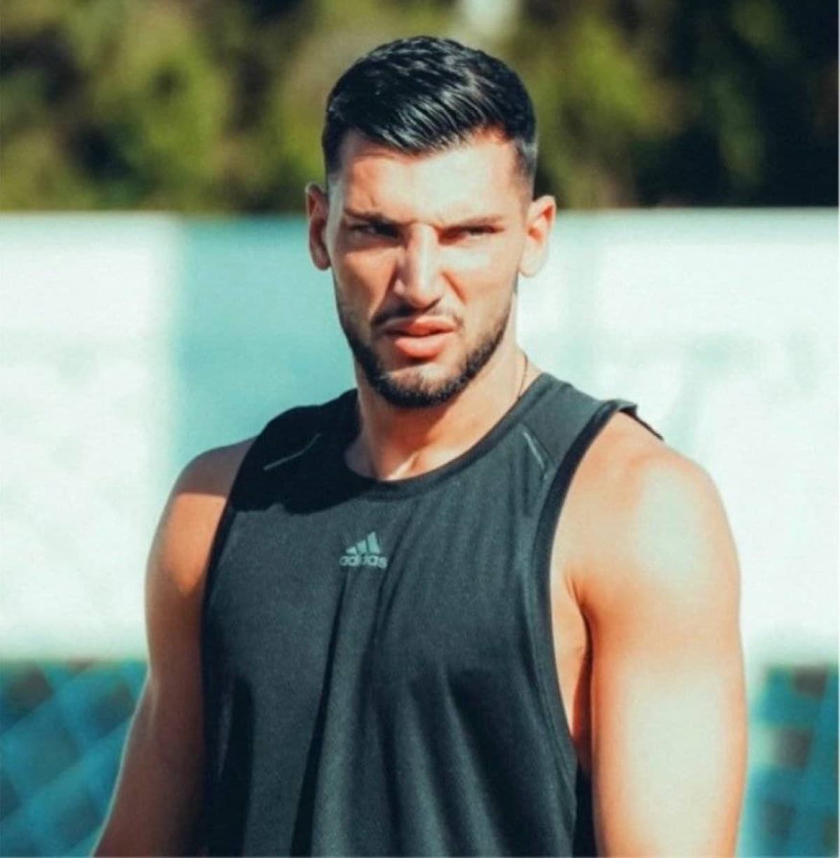 مهاجم إسباني يتجنب السجن ويوقع في اليونان
