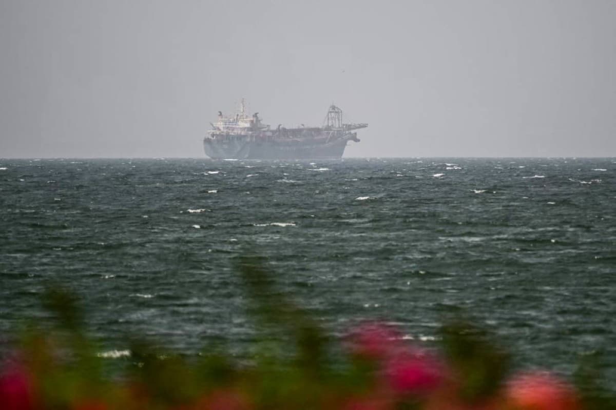 Temporary Accord Eases Strait Exits