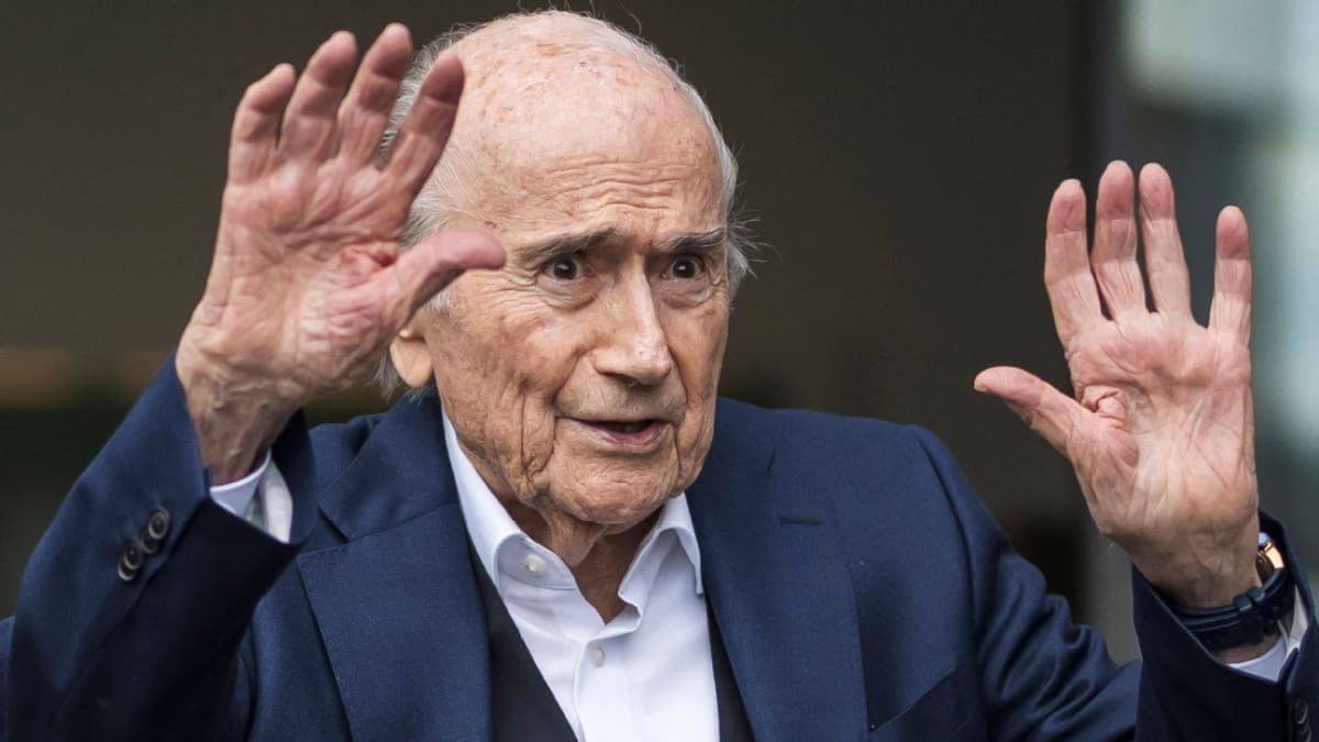 Blatter urges woman to lead FIFA